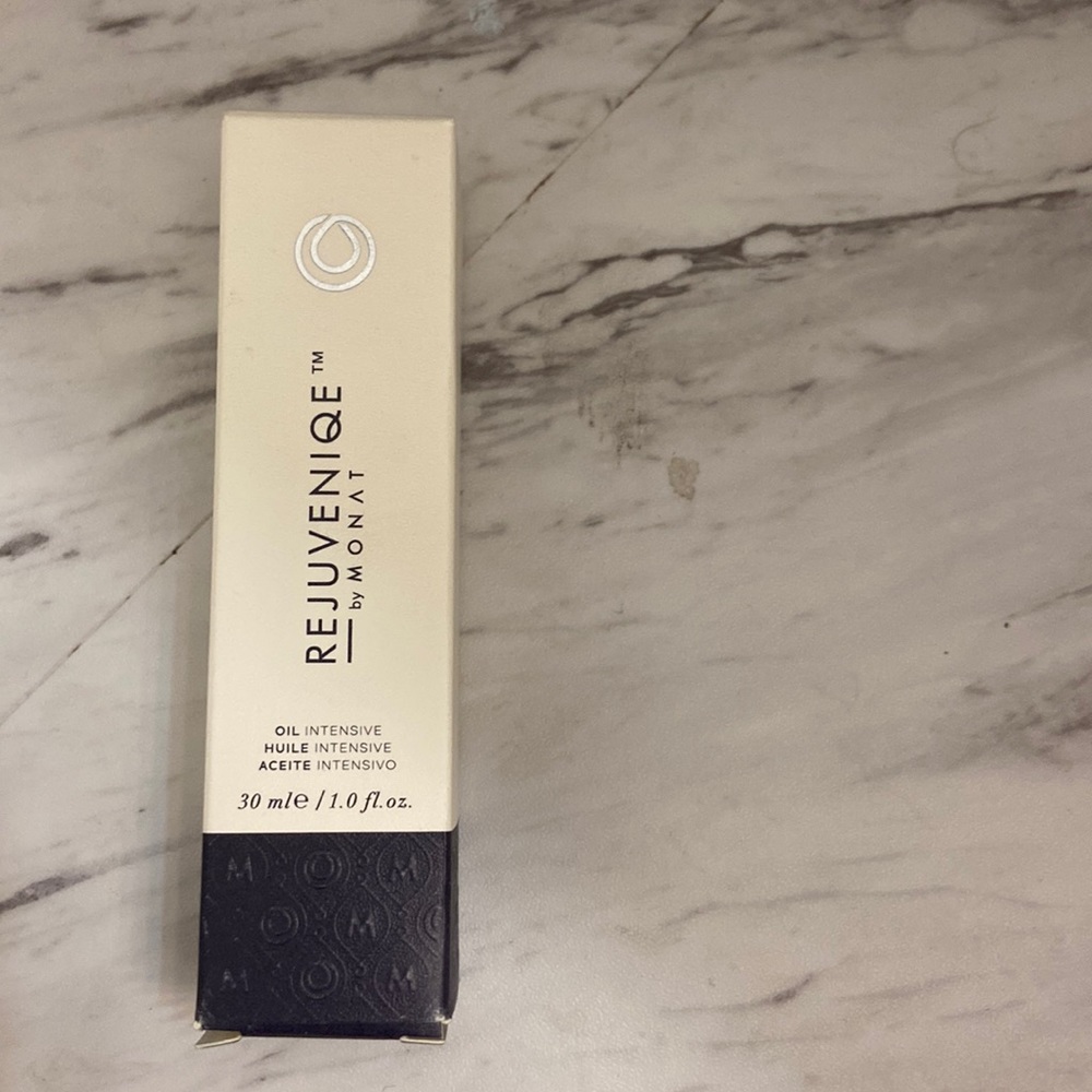 Monat Rejuveniqe oil